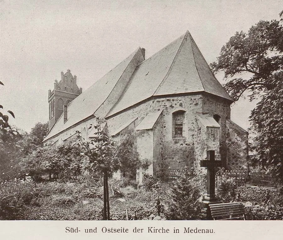Blick auf die Kirche Medenau von Südosten
