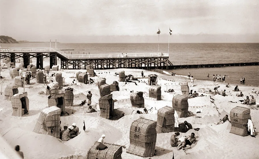Strand und Mole von Rauschen