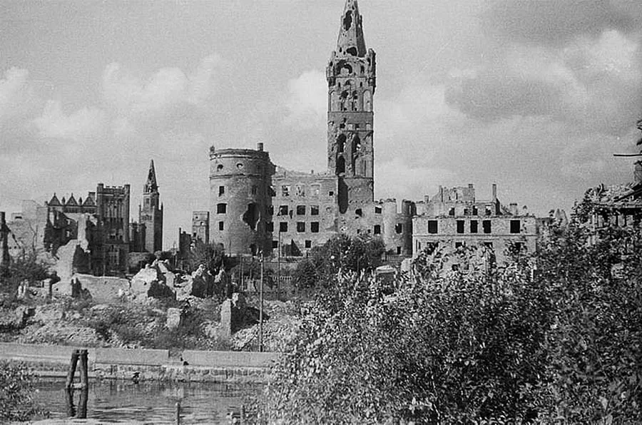 Вид с Кнайпхофа на Альтштадт в 1950-х