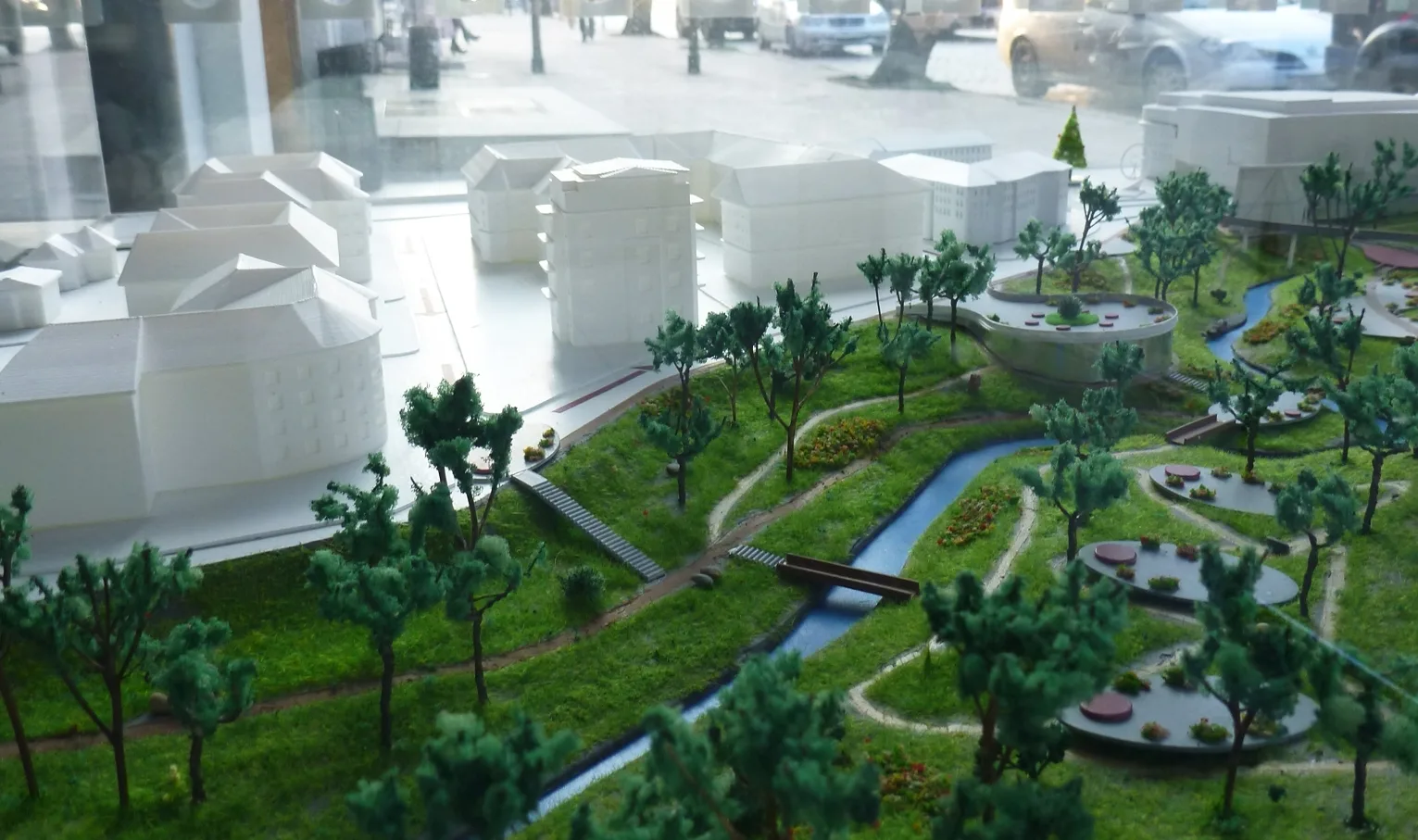 Someday the valley of the Parkovy Stream will become a wonderful place to relax... (Pictured: a model in the foyer of the Zarya cinema)