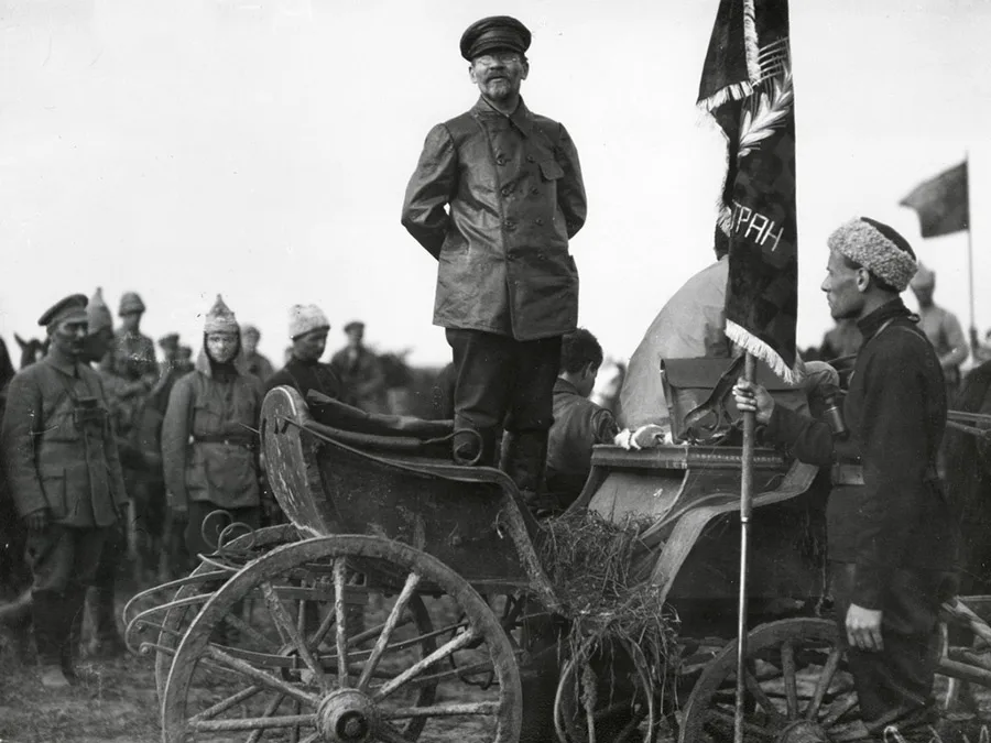 Michailas Kalininas kalba kareiviams