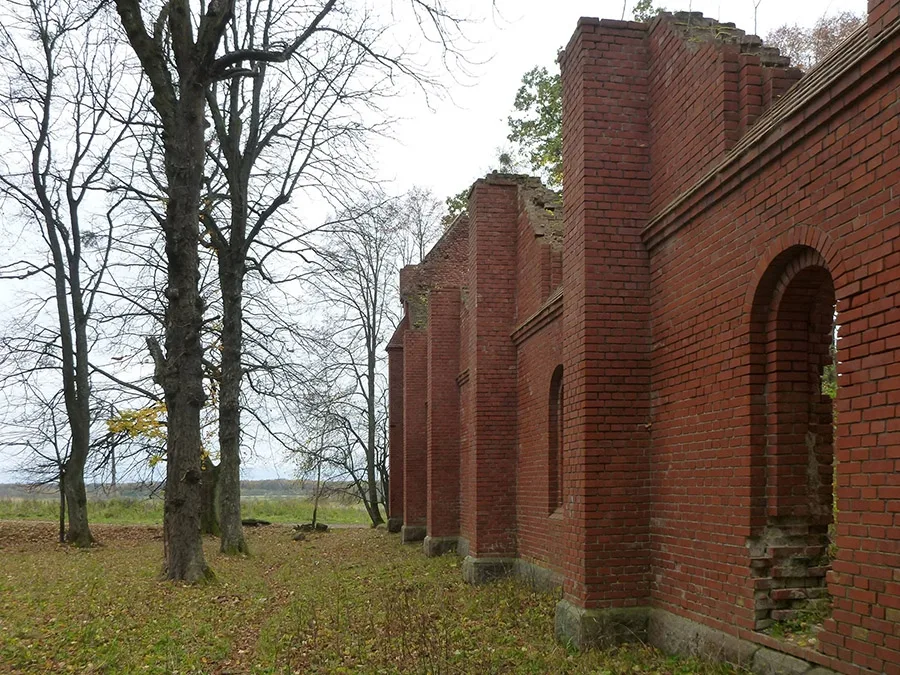 Ruine der Kirche Obelischken