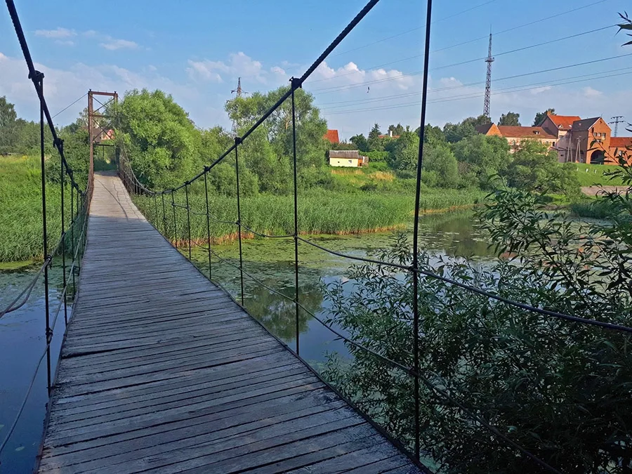 Suspension bridge near the Pravdinsk hydroelectric station
