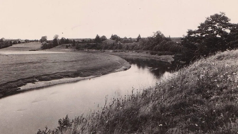 The bank of the Šešupė with a view of the hillfort