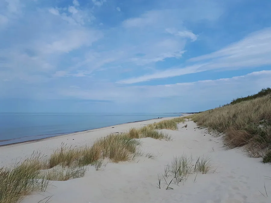 Strand in Morskoje, rechts die Vordüne