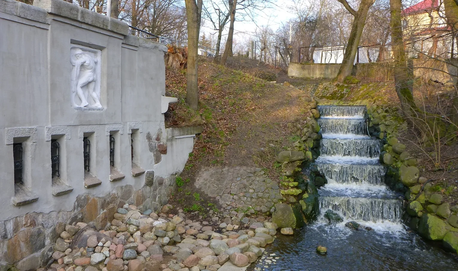 The "Hercules" bas-relief and the waterfall on the Vozdushny Stream.