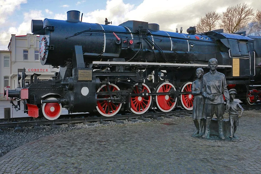 Monument to the first settlers at Sovetsk railway station
