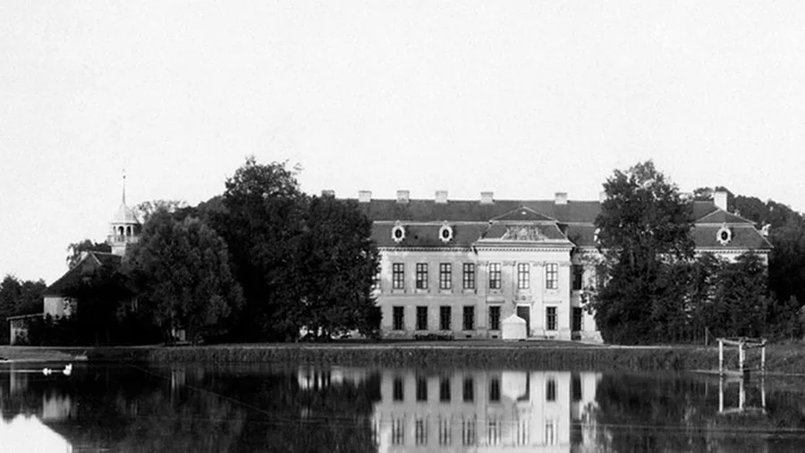 Friedrichsteino vaizdas nuo tvenkinio