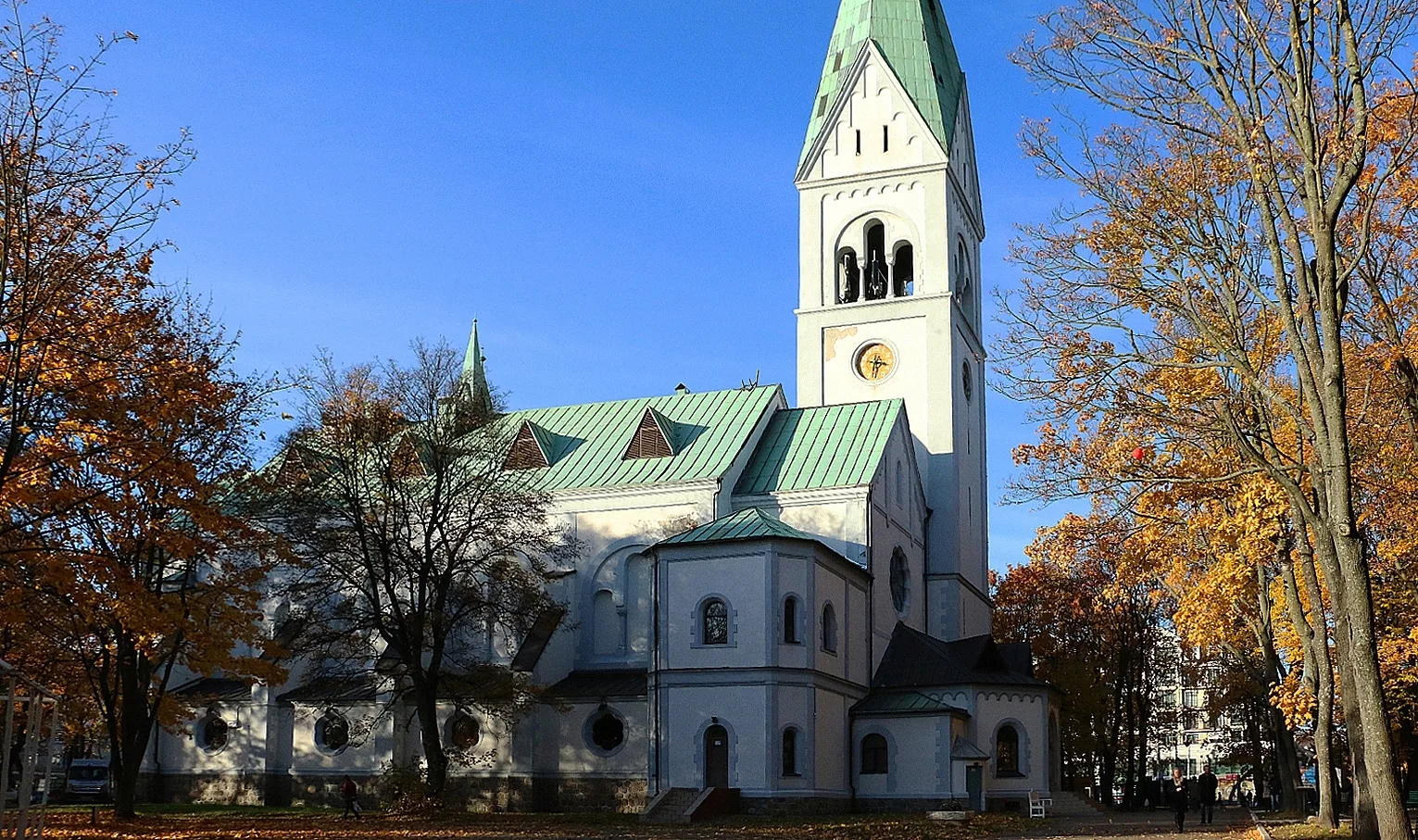 Кирха королевы Луизы (Театр кукол в Центральном парке).