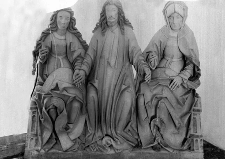 Carved figures from Georgenau Church Carved figures from Georgenau Church