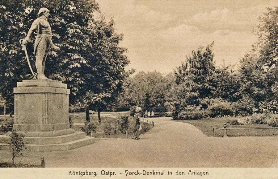 The Yorck monument on Walter-Simon-Platz