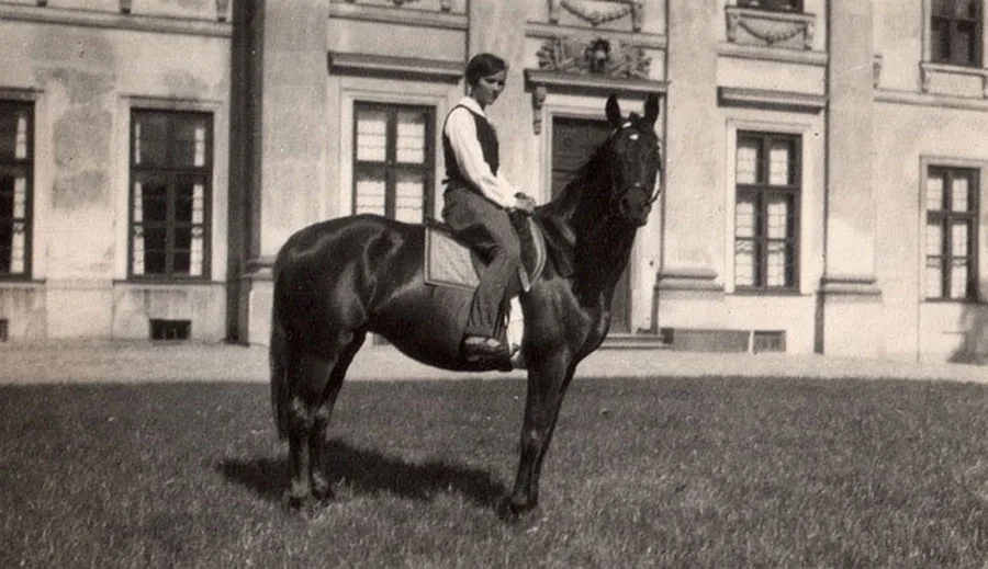 Marion Dönhoff ant žirgo