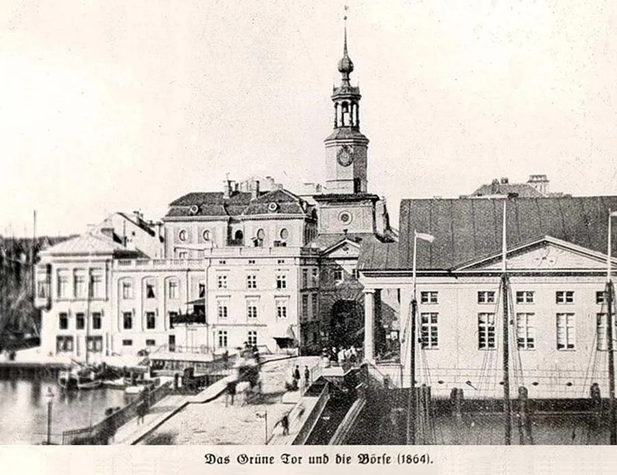 Grünes Tor und alte Börse