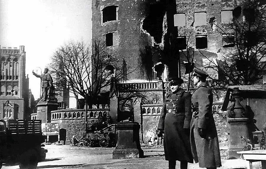1945